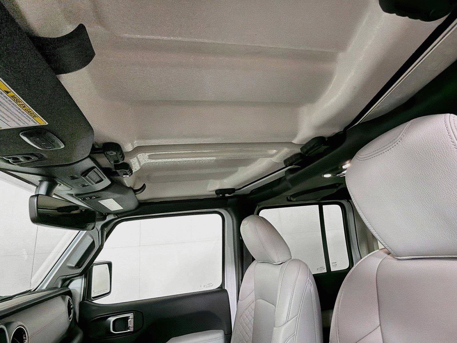 Used 2023 Jeep Wrangler Unlimited Sahara AWD/4WD image 5