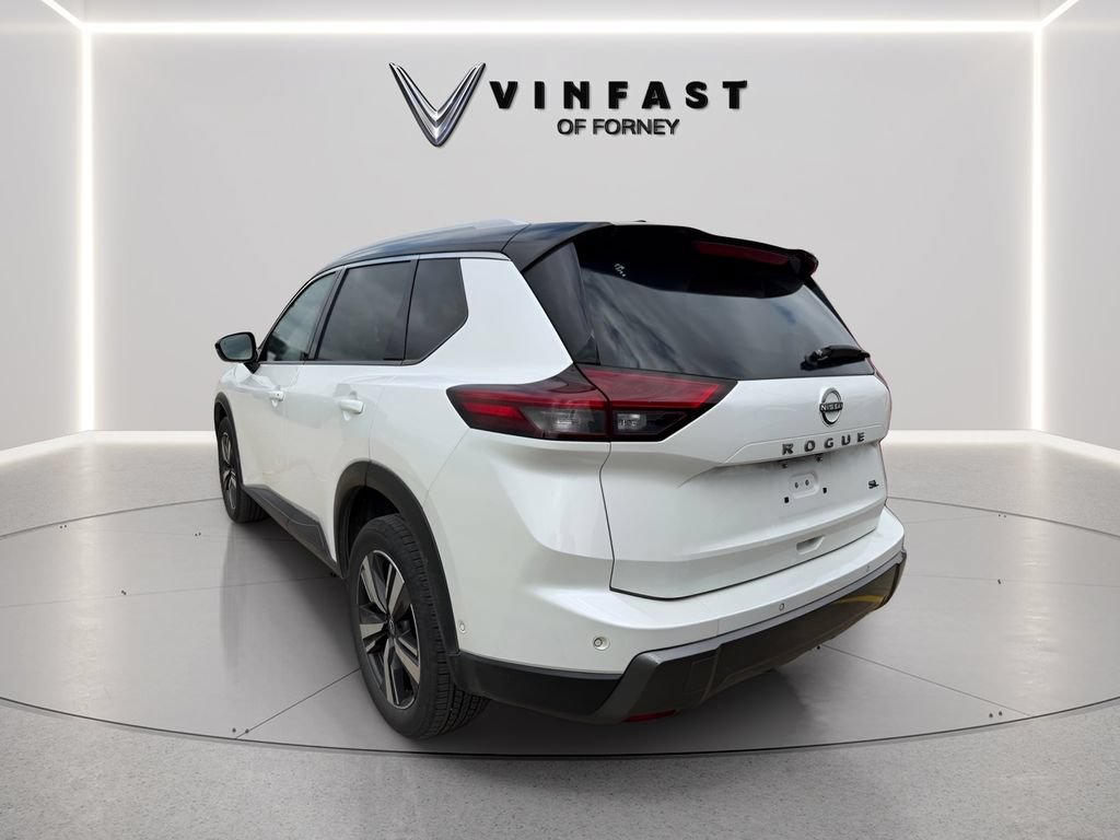 Used 2024 Nissan Rogue SL FWD image 2