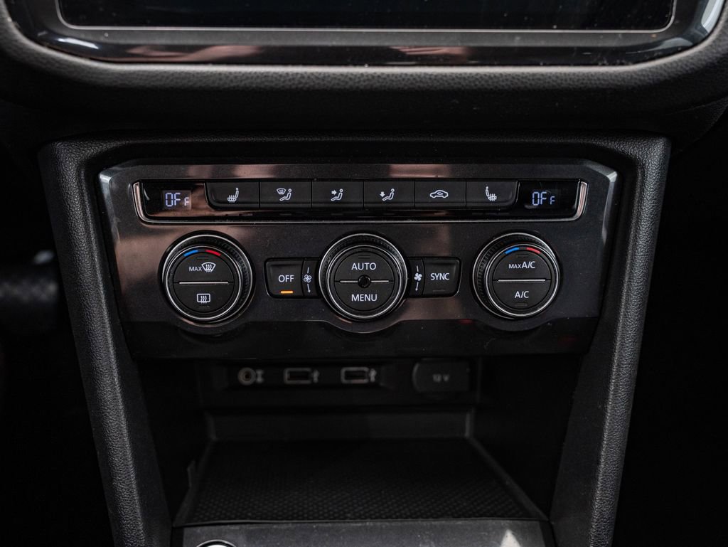Used 2018 Volkswagen Tiguan SE AWD/4WD image 34