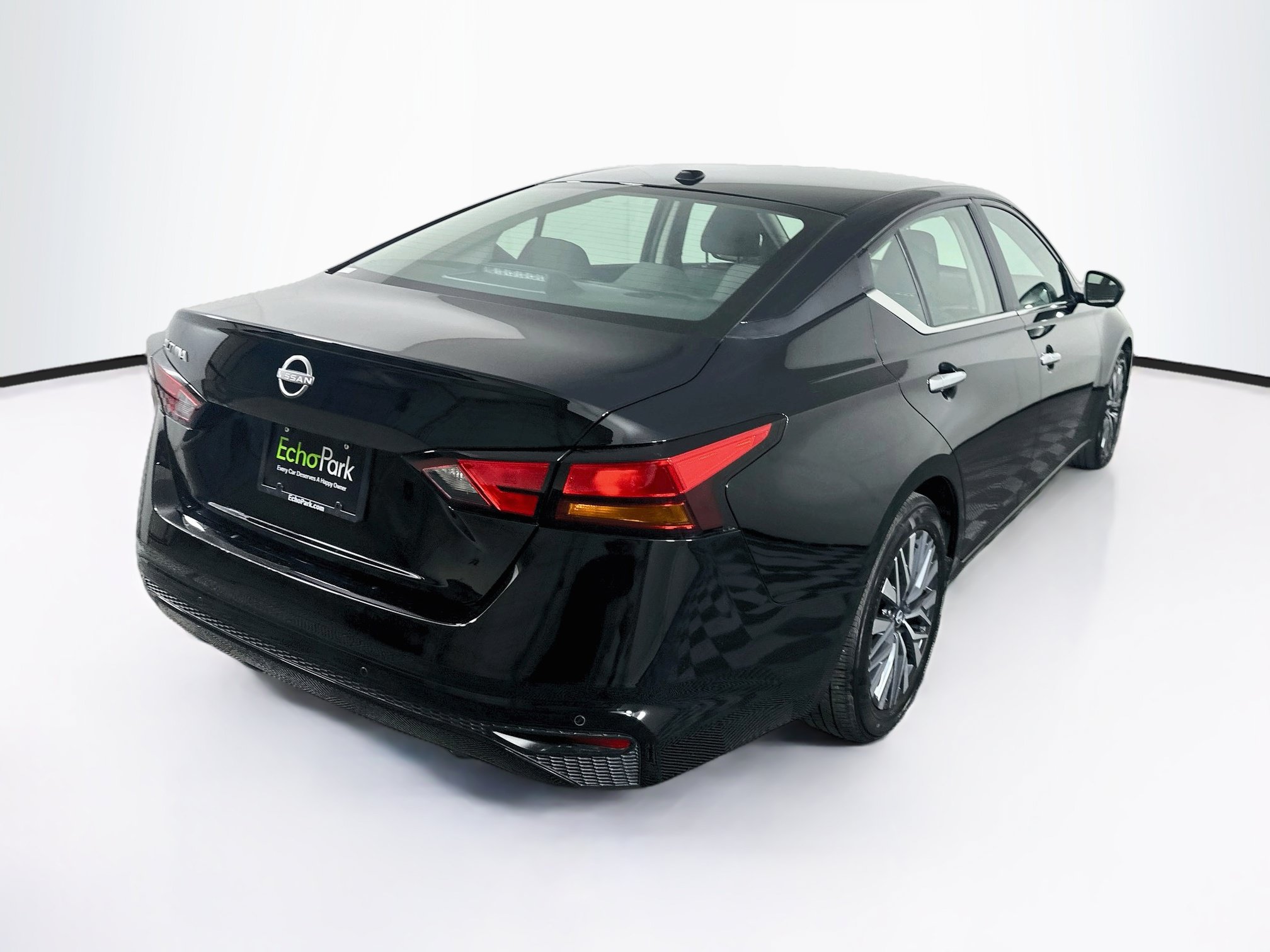 Used 2025 Nissan Altima 2.5 SV FWD image 9