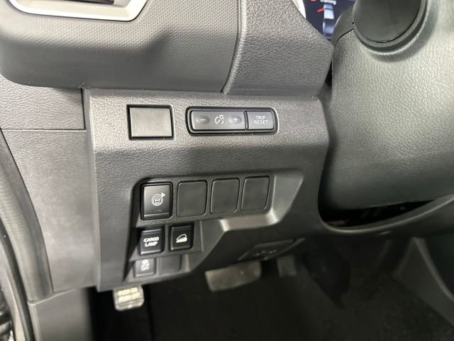 Used 2024 Nissan Frontier SV image 19