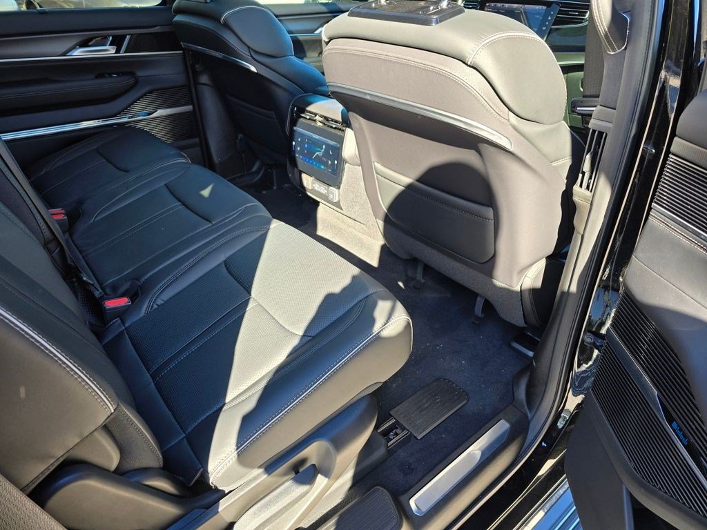 New 2025 Jeep Grand Wagoneer Series II Obsidian w/ Quick Order Packagew 28T AWD/4WD image 40