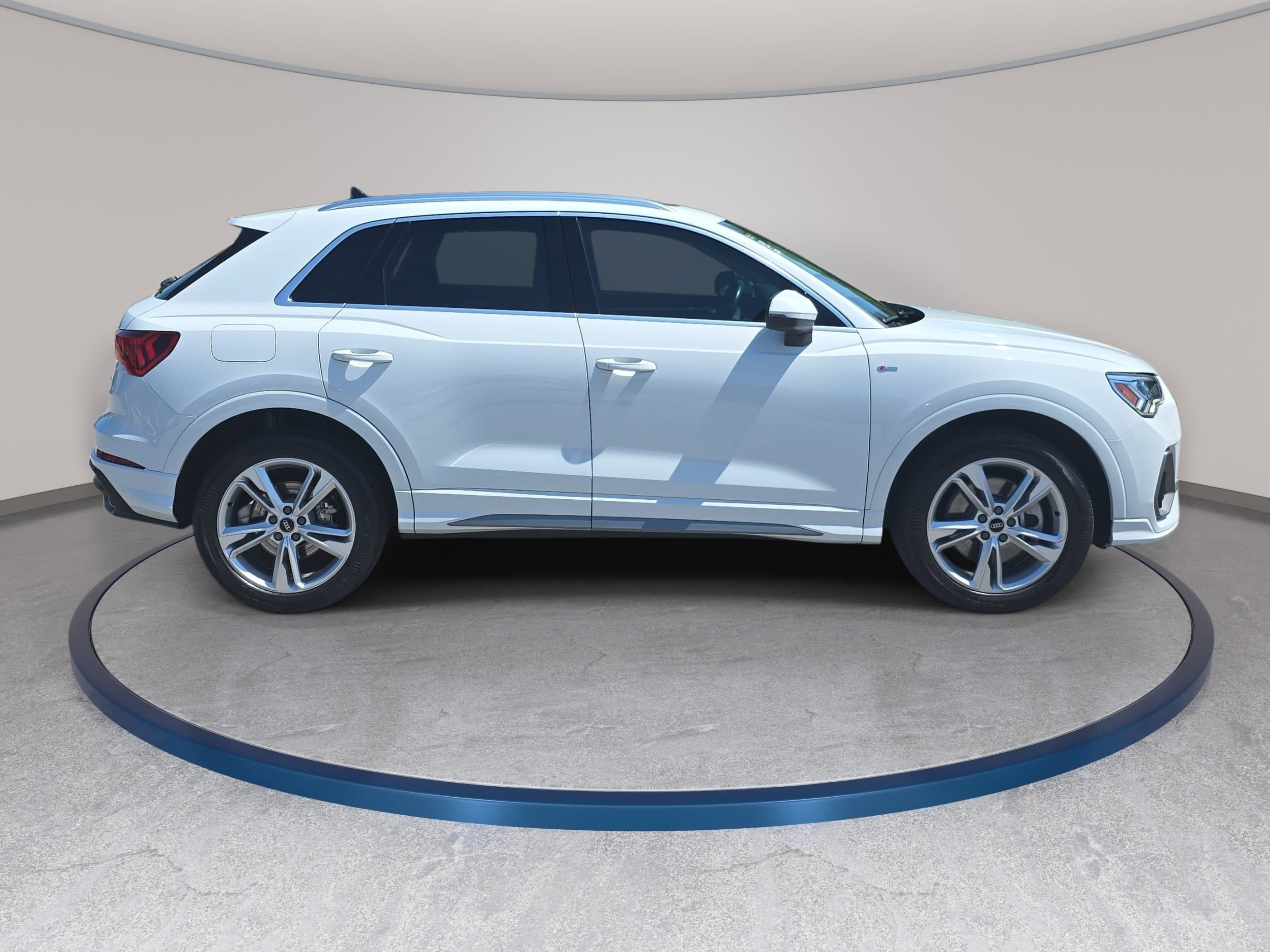 Used 2023 Audi Q3 2.0T Premium Plus w/ Premium Plus Package image 4