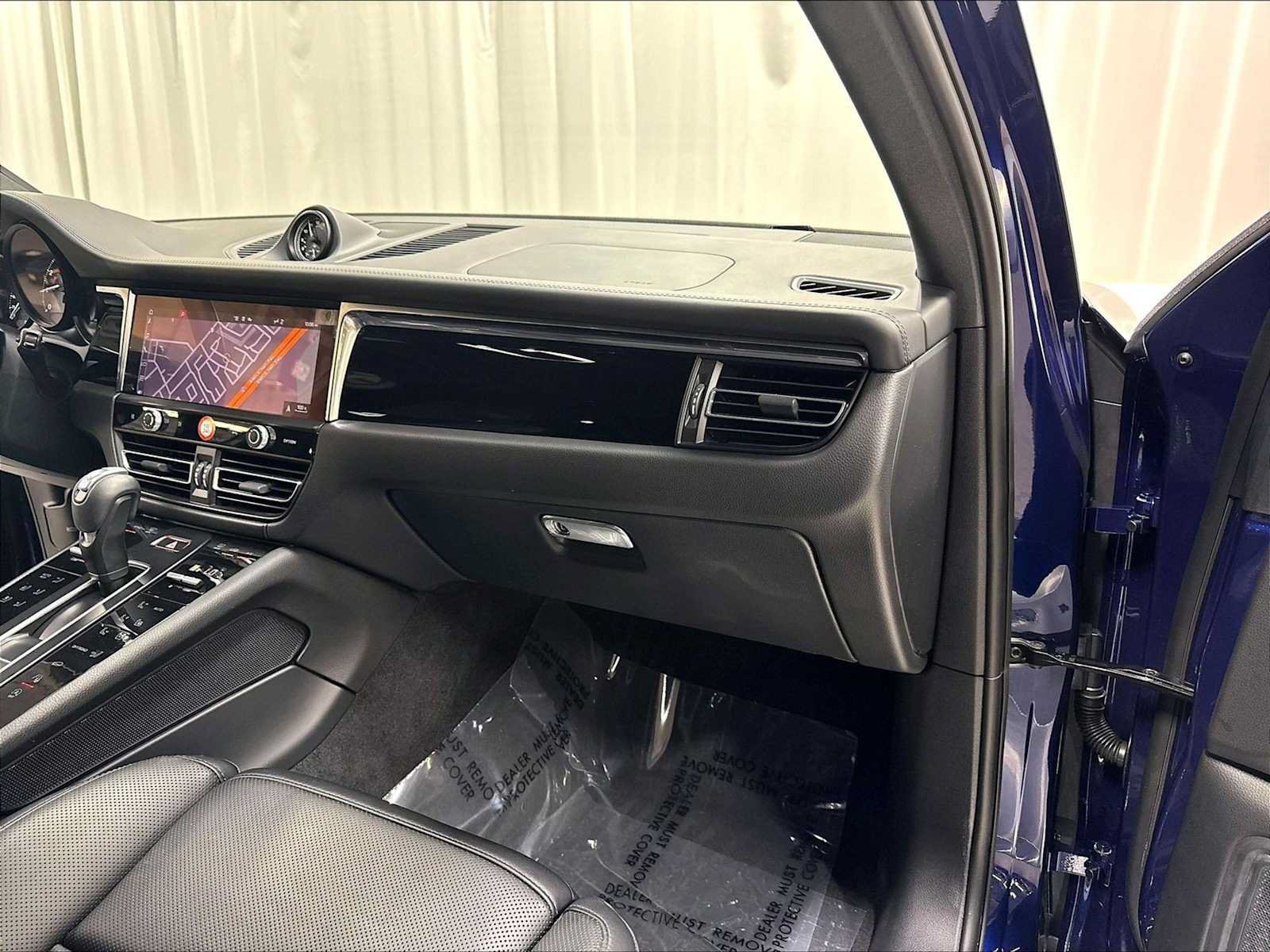 Used 2026 Porsche Macan AWD/4WD image 27