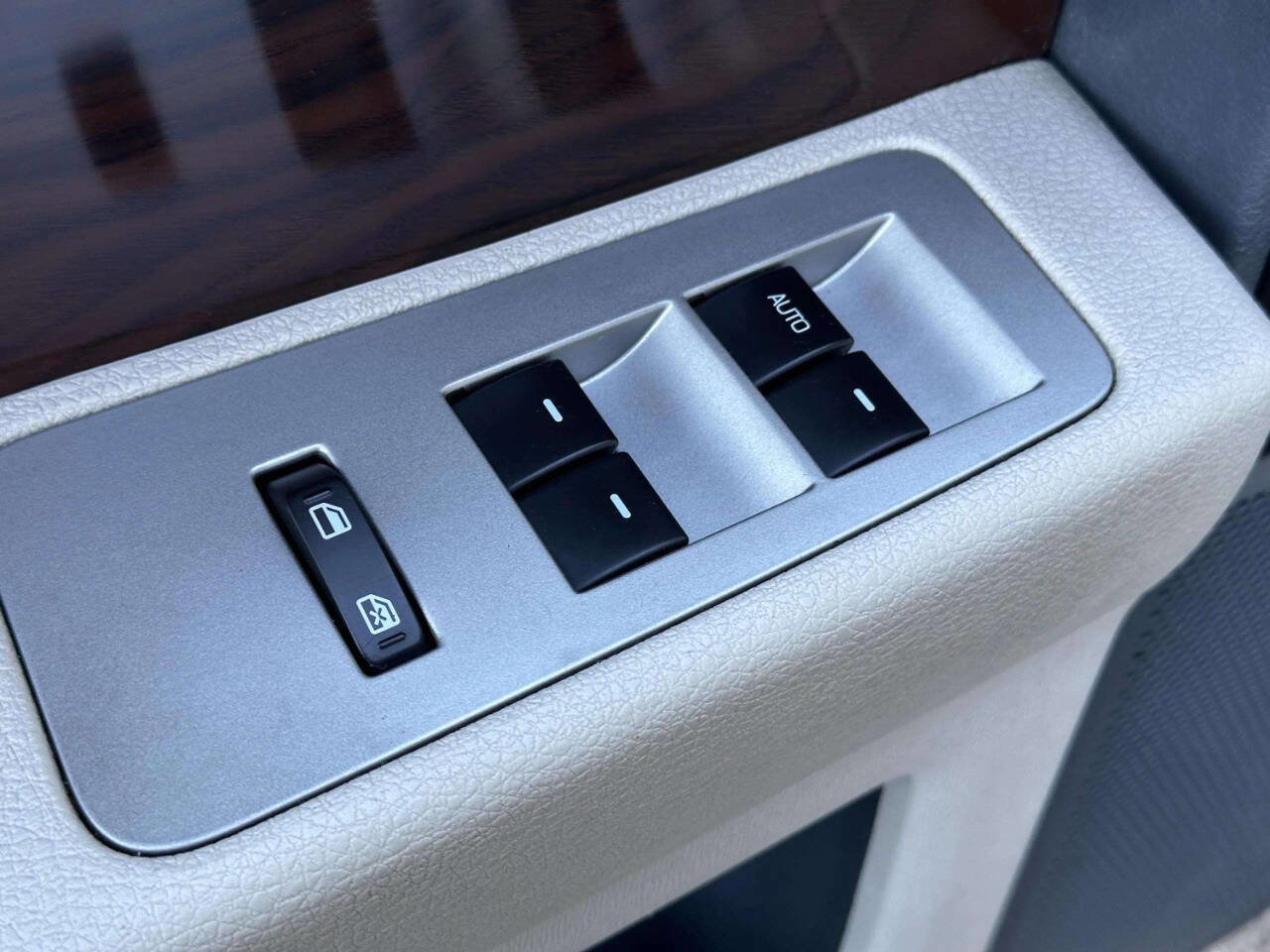 Used 2009 Ford Flex SEL image 18