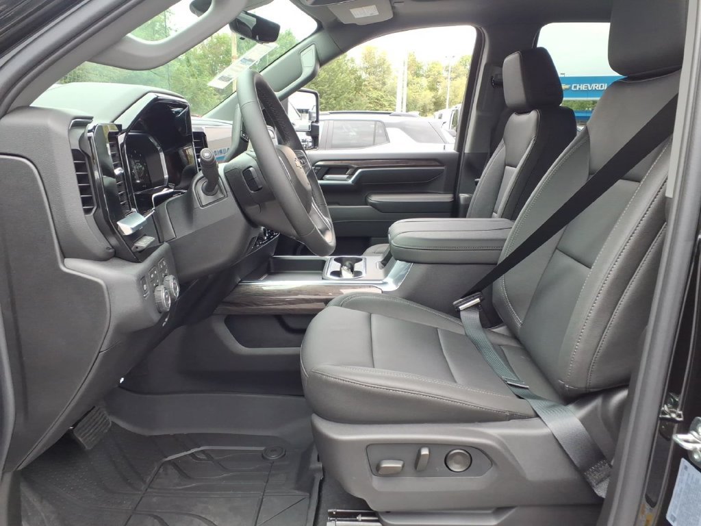 New 2026 Chevrolet Silverado 3500 LTZ w/ LTZ Plus Package AWD/4WD image 11