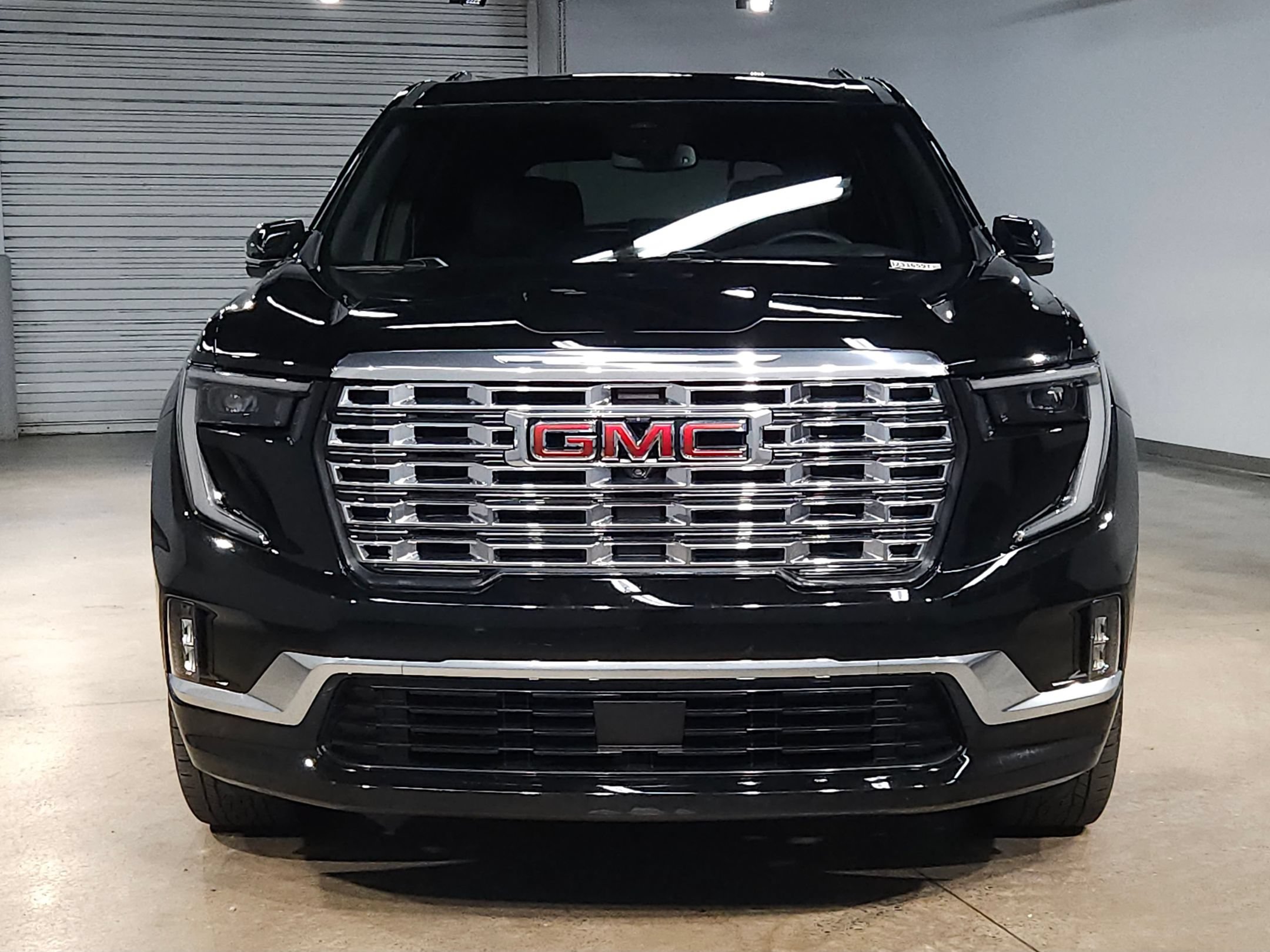 Used 2024 GMC Acadia Denali AWD/4WD image 2