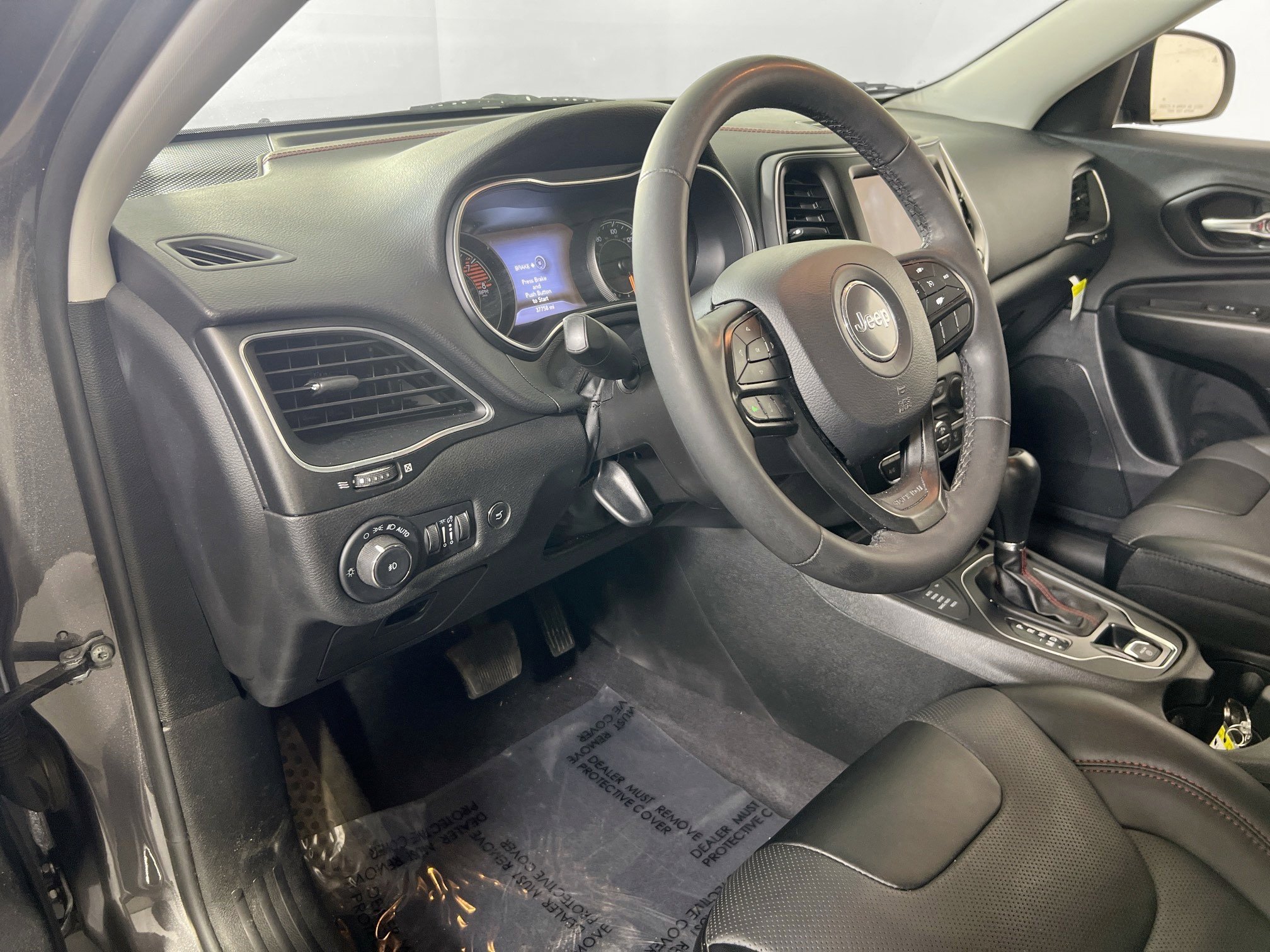Used 2022 Jeep Cherokee Trailhawk w/ Premium Leather Package AWD/4WD image 9
