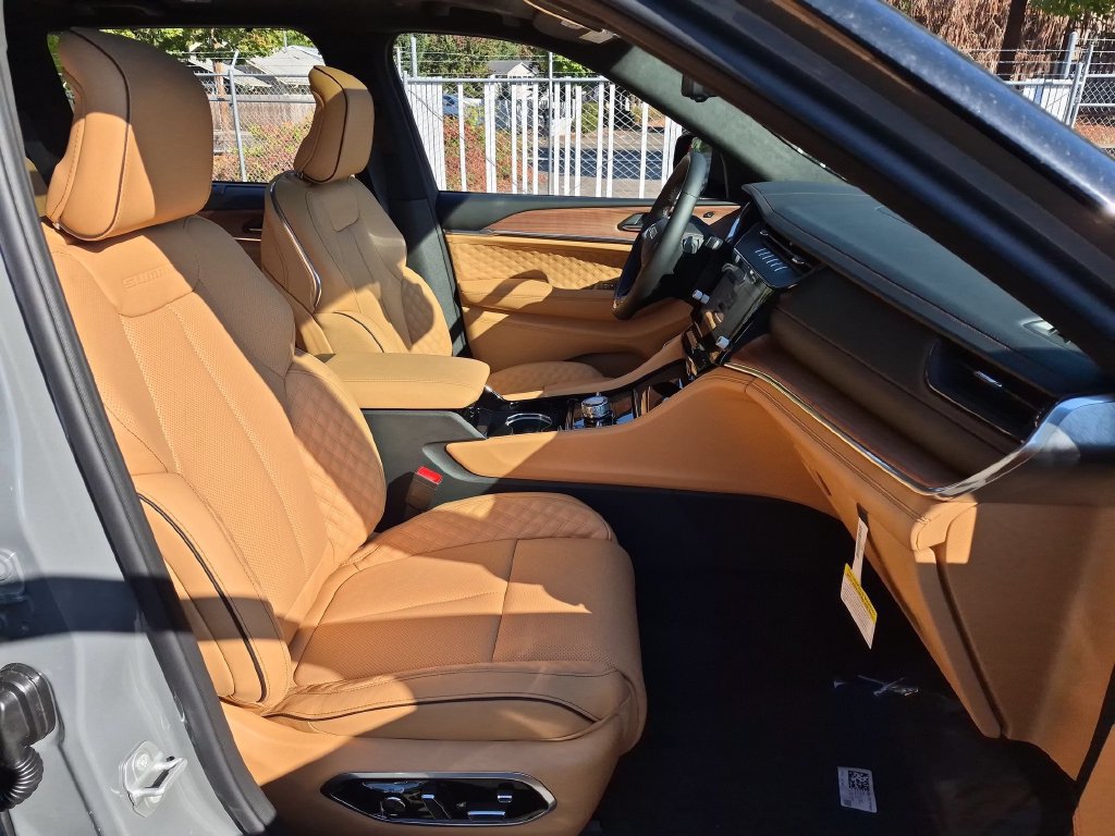 New 2027 Jeep Grand Cherokee Summit AWD/4WD image 16