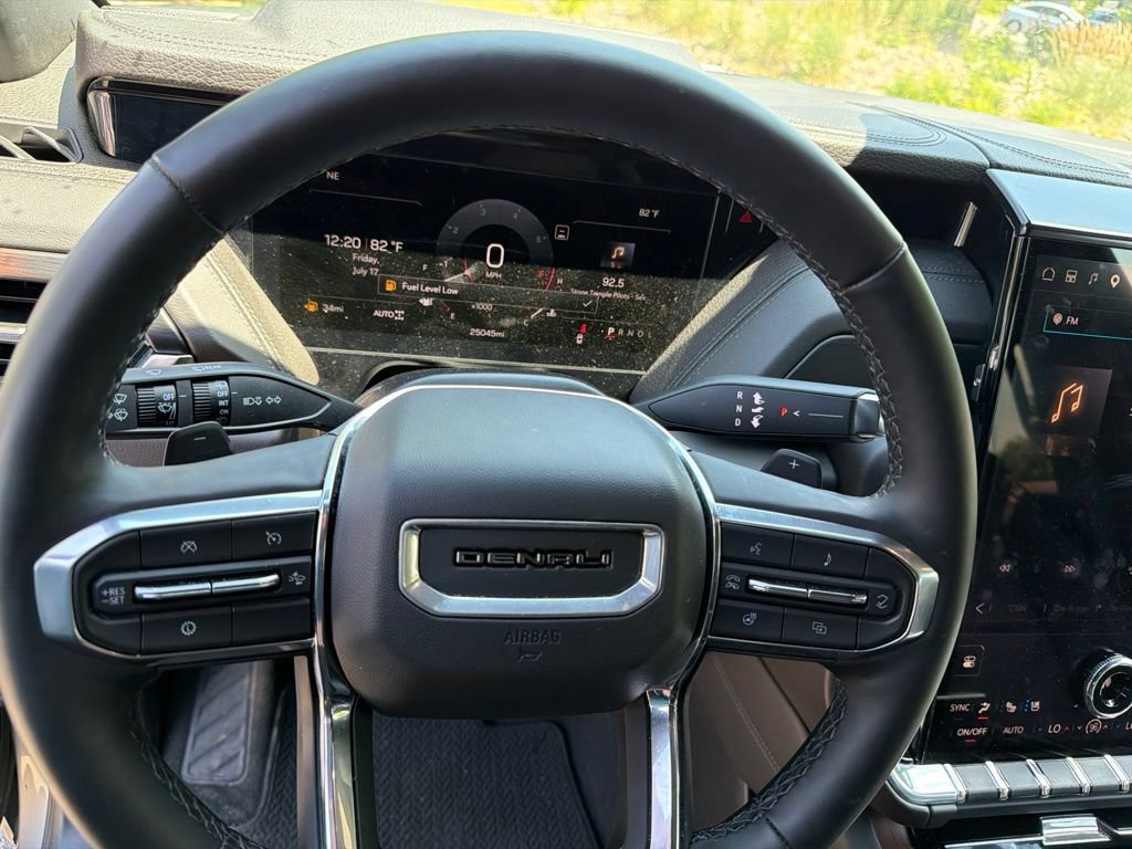 Used 2025 GMC Yukon XL Denali AWD/4WD image 17