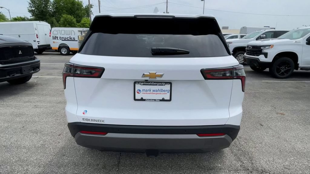 New 2026 Chevrolet Equinox LT w/ Convenience Package II FWD image 9