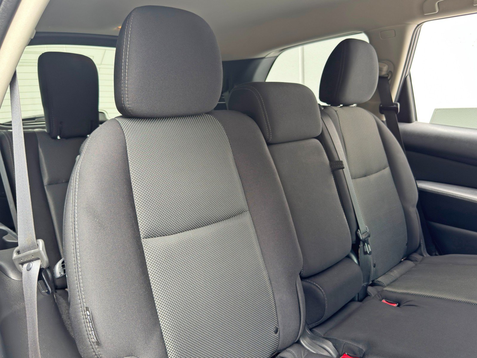 Used 2019 Nissan Pathfinder SV FWD image 33