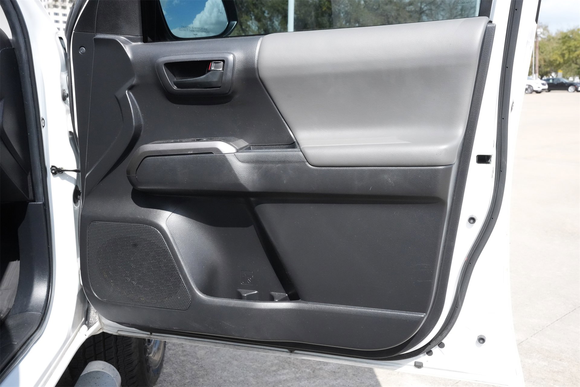 Used 2022 Toyota Tacoma SR5 w/ Technology Package image 27