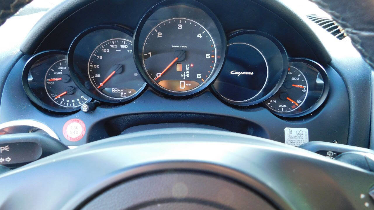 Used 2014 Porsche Cayenne Diesel Platinum Edition image 27