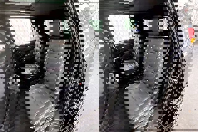 Used 2021 Cadillac Escalade Premium Luxury w/ Performance Package image 20