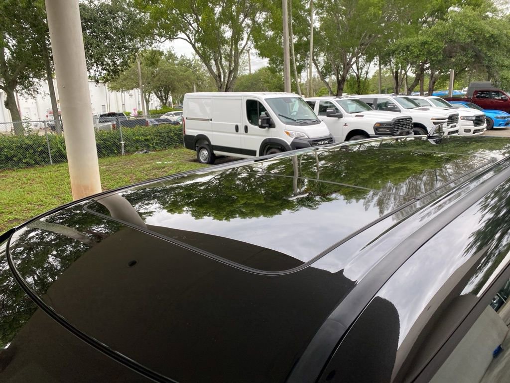 New 2025 Mitsubishi Outlander SE image 16