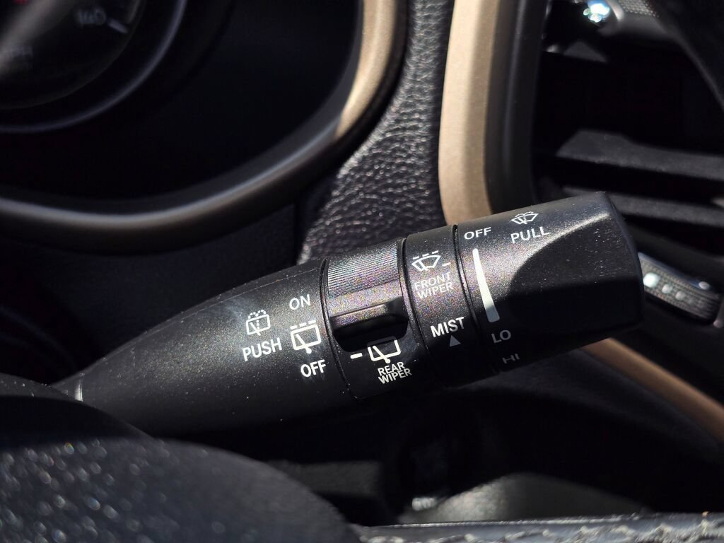 Used 2015 Jeep Cherokee Limited w/ Technology Group AWD/4WD image 26