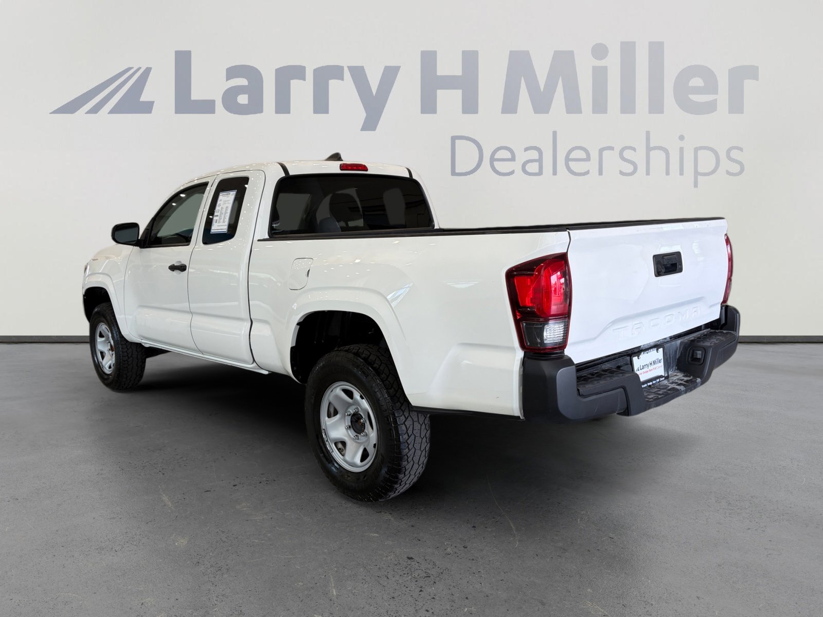 Used 2021 Toyota Tacoma SR RWD image 3