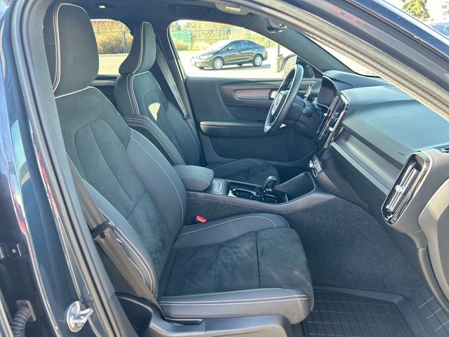 Used 2022 Volvo XC40 P8 Recharge Plus image 12