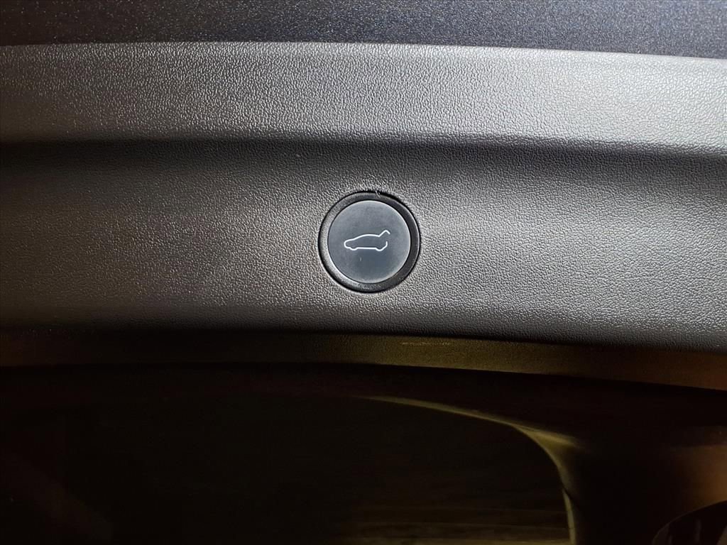 Used 2022 Tesla Model Y Performance image 19