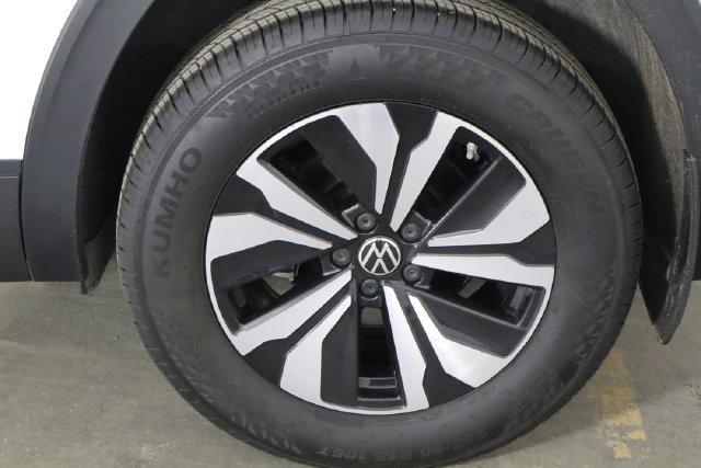 Used 2025 Volkswagen Atlas Cross Sport SE FWD image 31