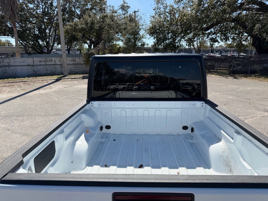 Used 2025 Jeep Gladiator Mojave w/ Convenience Group image 6