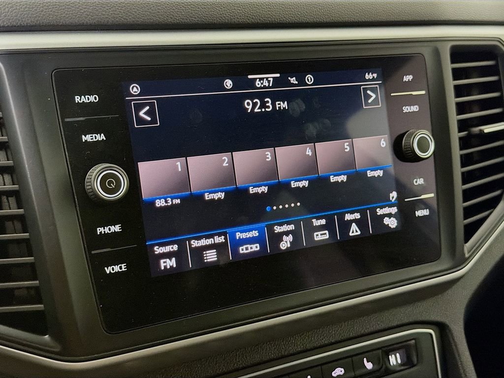 Used 2021 Volkswagen Atlas Cross Sport SE image 16