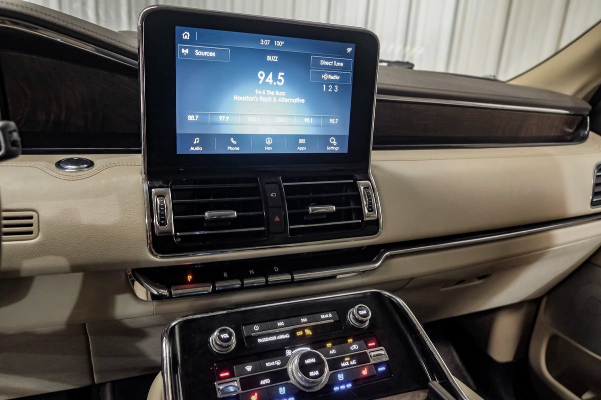 Used 2020 Lincoln Navigator L Reserve w/ Luxury Package RWD image 26