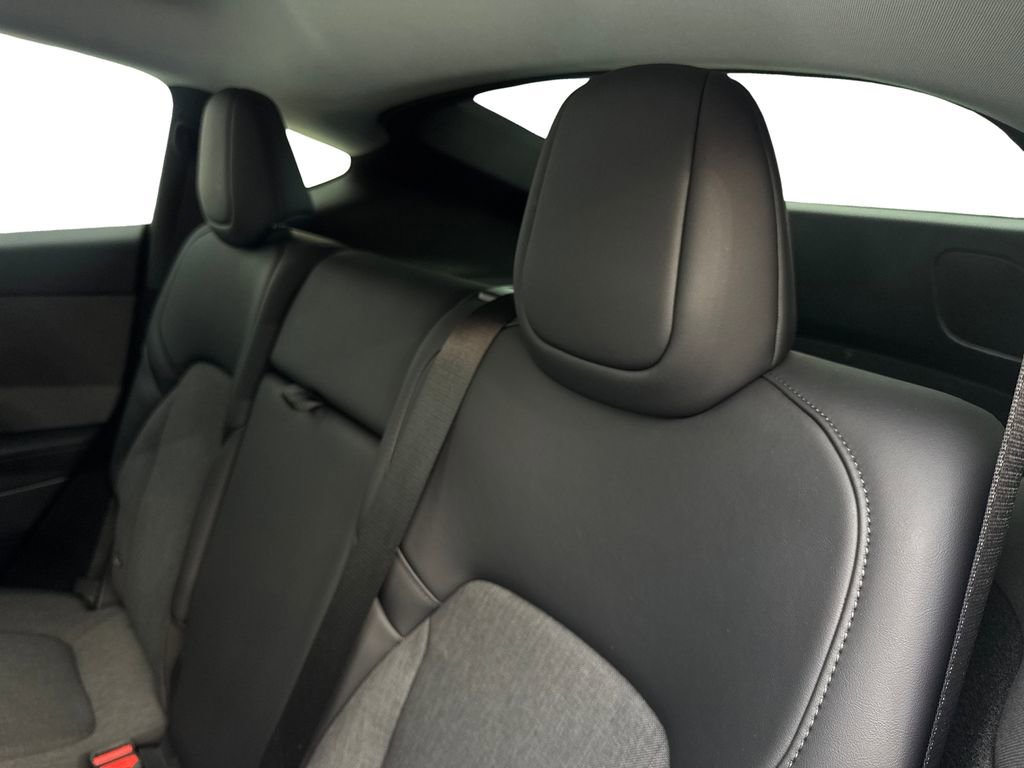 Used 2026 Tesla Model Y 2WD image 32