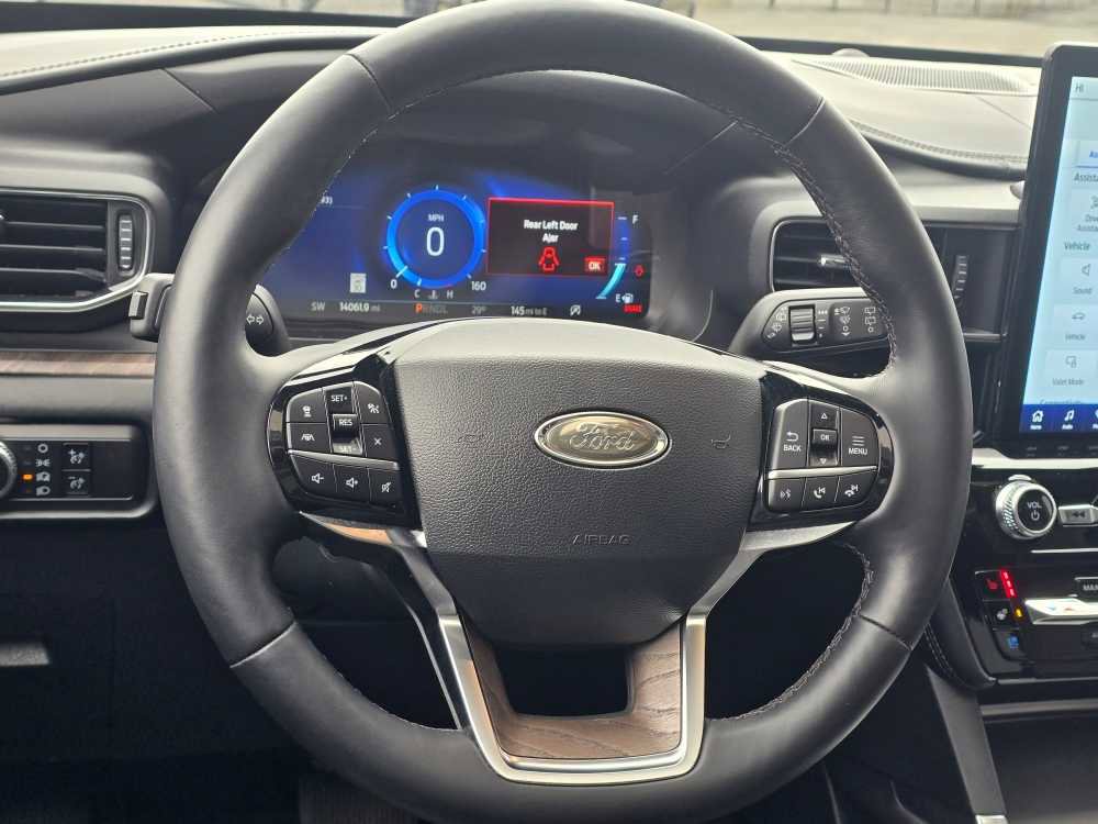 Used 2023 Ford Explorer Platinum w/ Technology Package image 19