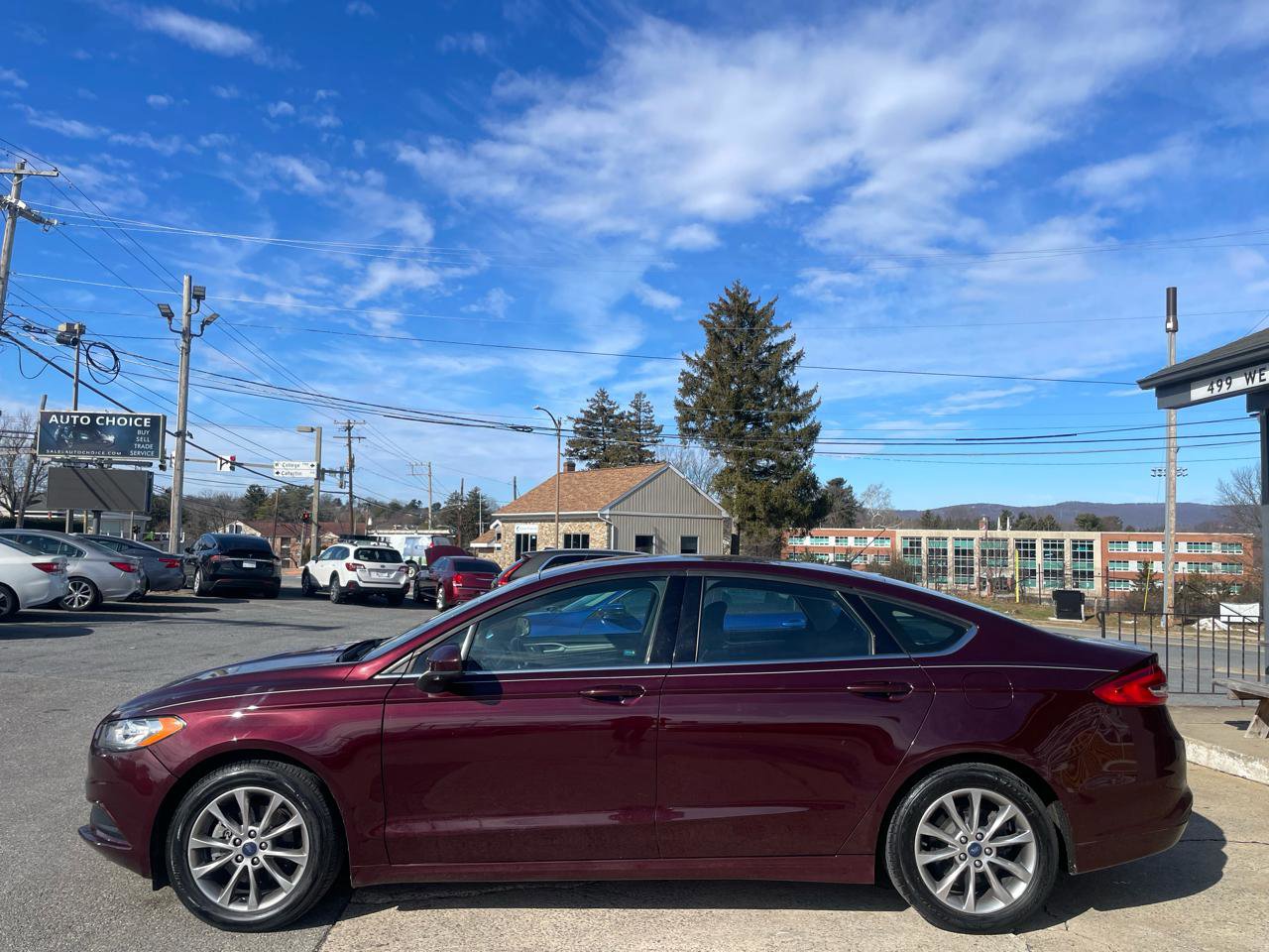 Used 2017 Ford Fusion SE w/ Fusion SE Technology Package image 9