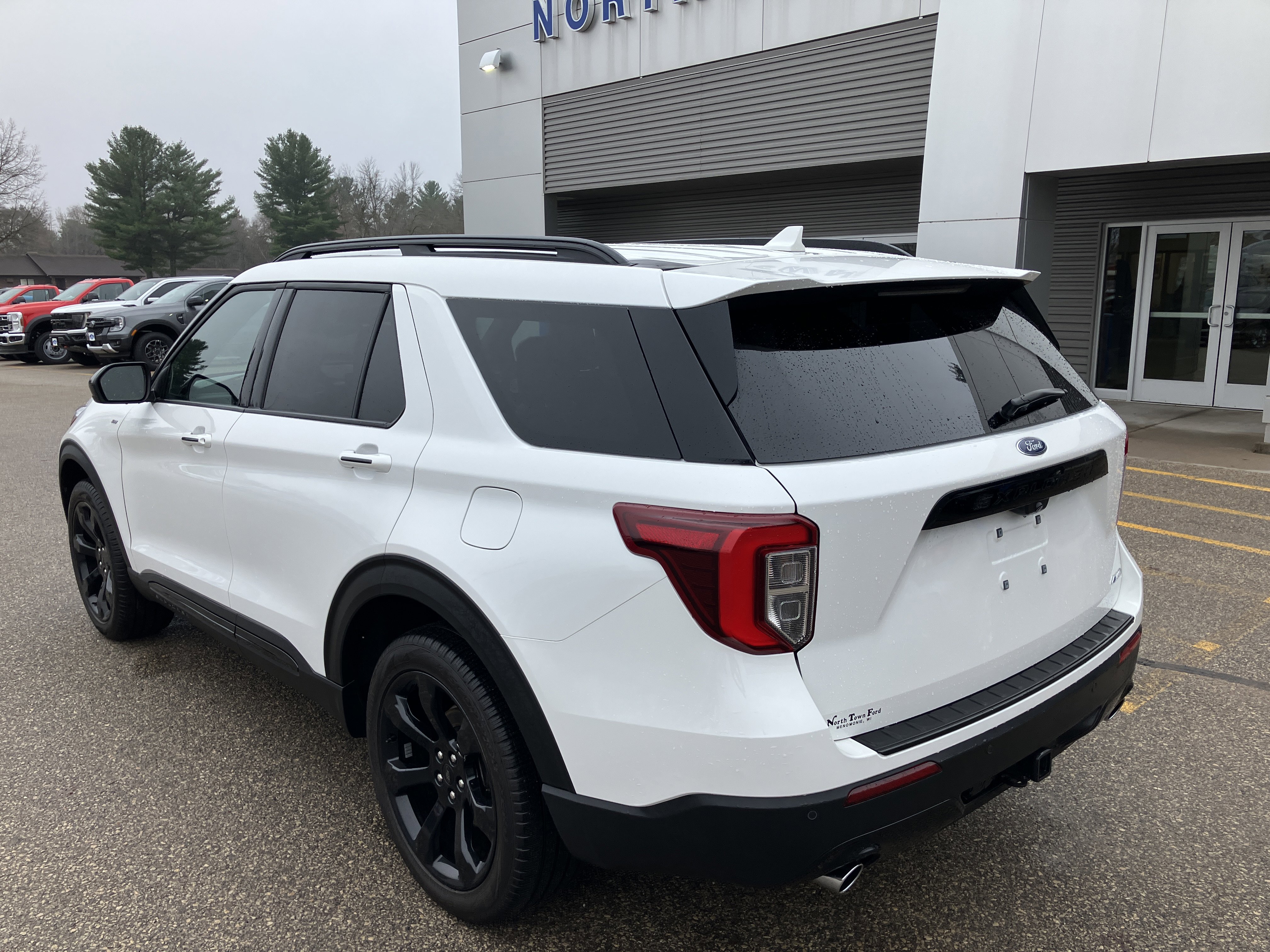 Used 2023 Ford Explorer ST-Line w/ Class IV Trailer Tow Package AWD/4WD image 8