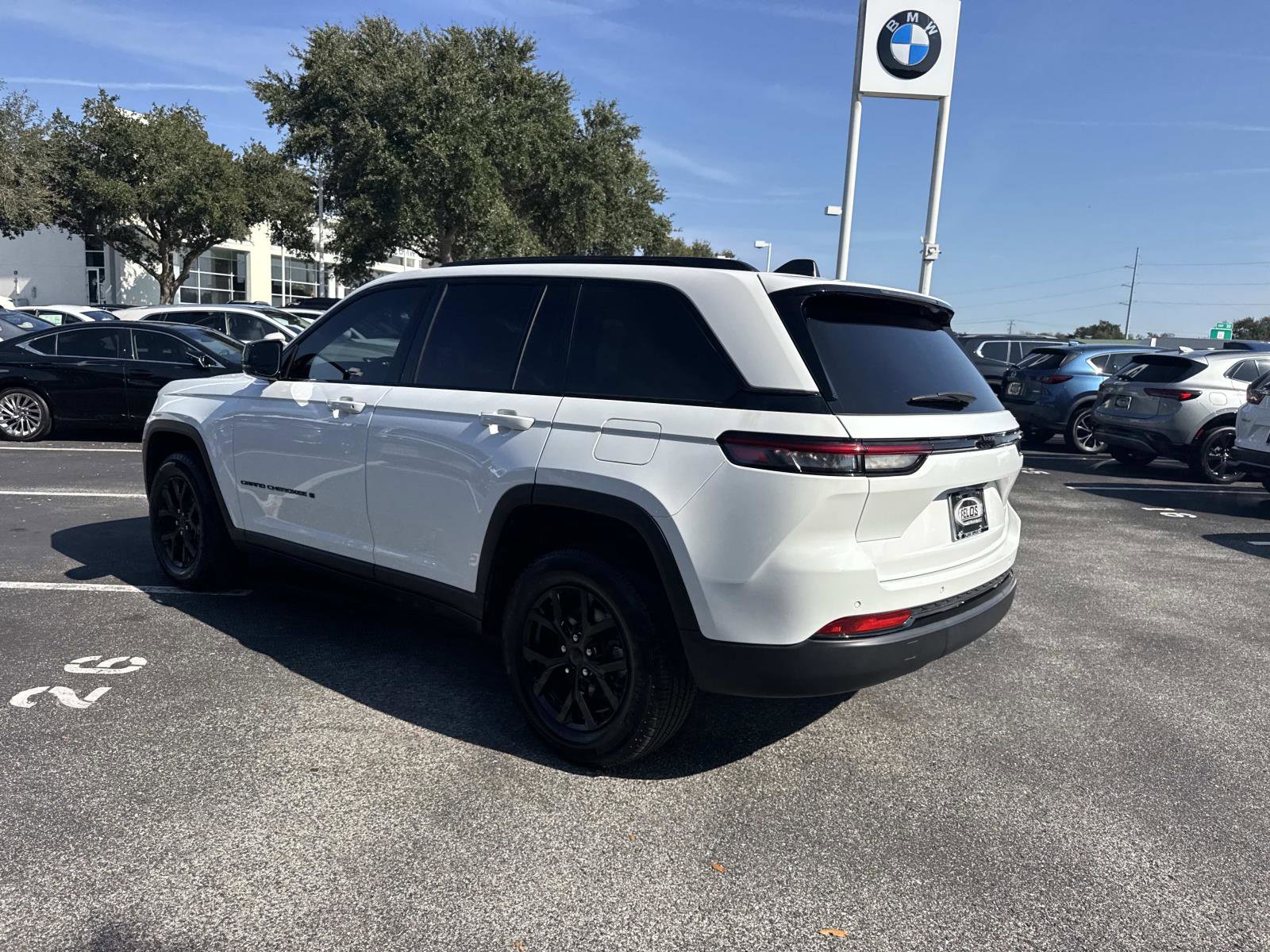 Used 2024 Jeep Grand Cherokee Altitude image 6