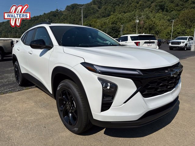 New 2026 Chevrolet Trax LT w/ Sunroof Package