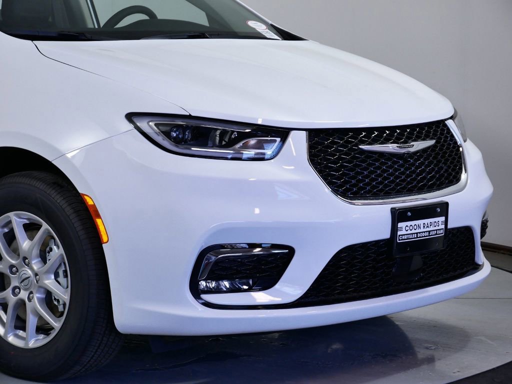 New 2024 Chrysler Pacifica Touring-L image 3