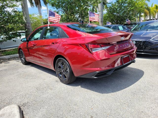 Used 2023 Hyundai Elantra SEL FWD image 4