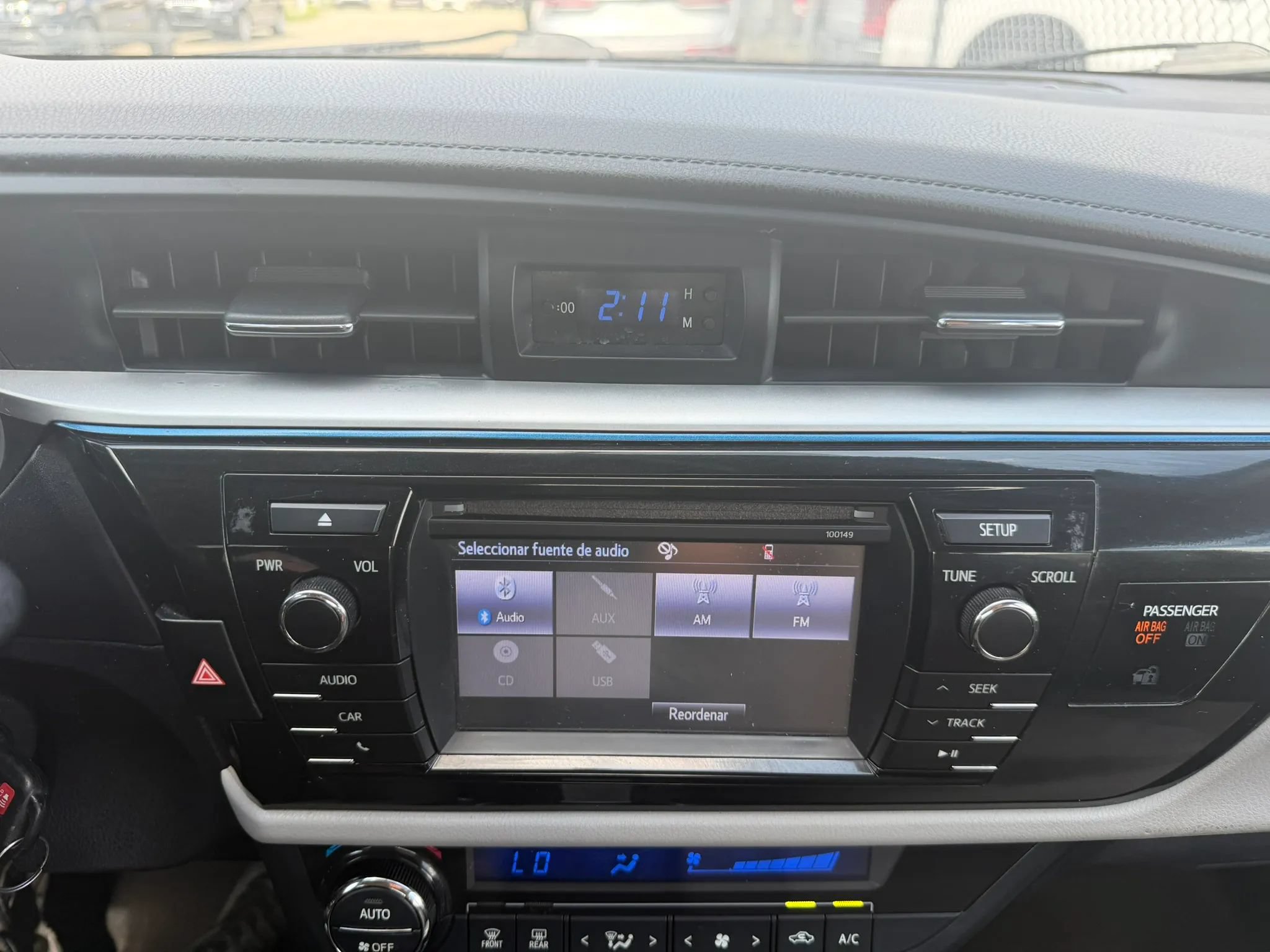 Used 2015 Toyota Corolla LE FWD image 18