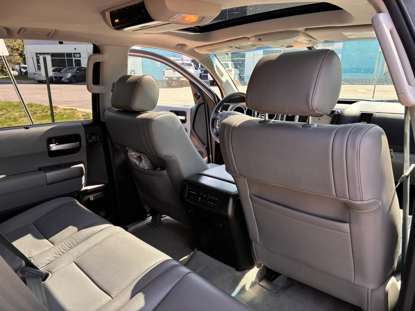 Used 2010 Toyota Sequoia Limited AWD/4WD image 38