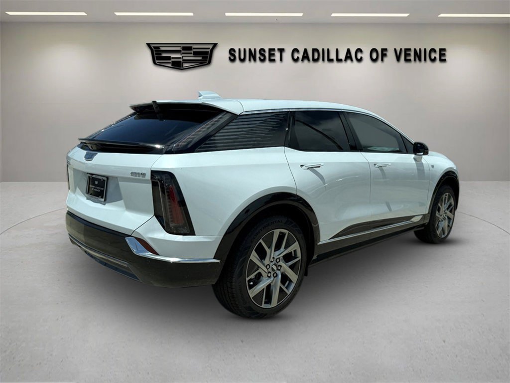 New 2026 Cadillac Optiq Luxury 2 RWD image 3