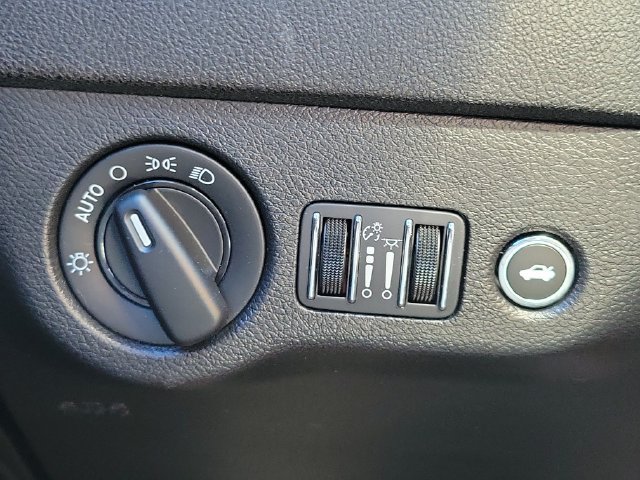 Used 2023 Dodge Charger R/T w/ Performance Handling Group RWD image 27