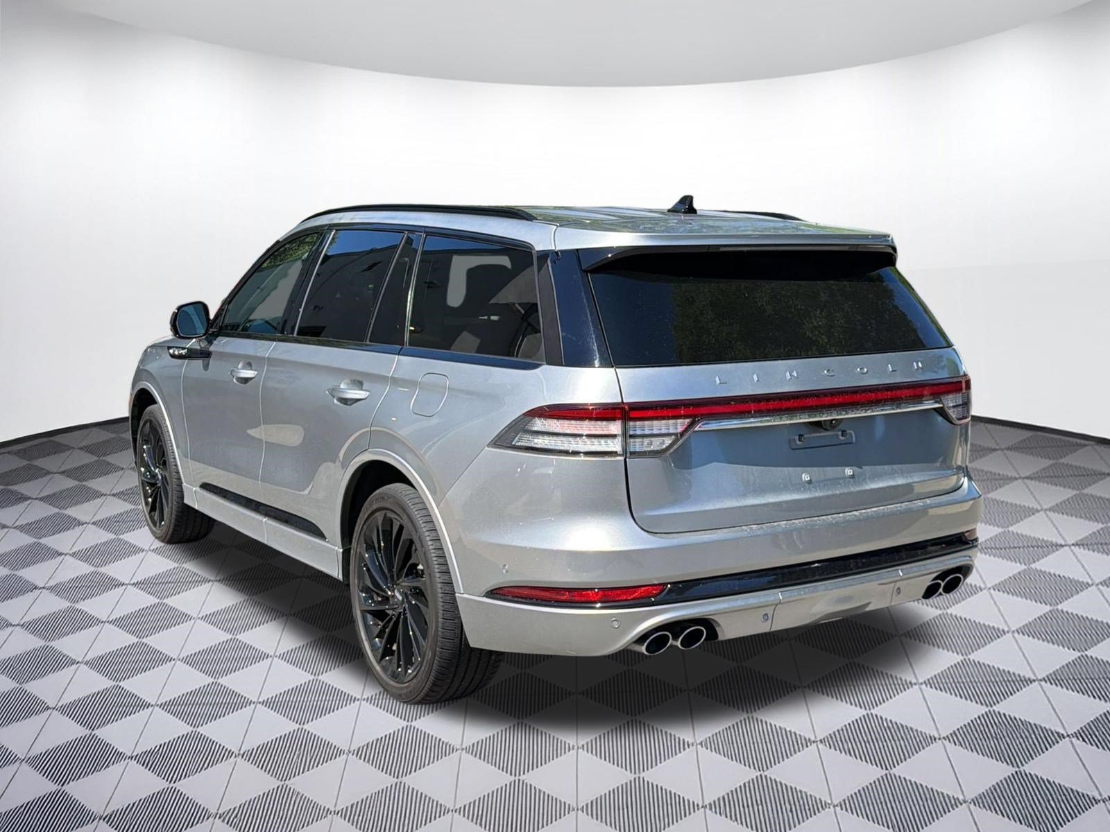 Used 2024 Lincoln Aviator Reserve w/ Jet Package AWD/4WD image 3