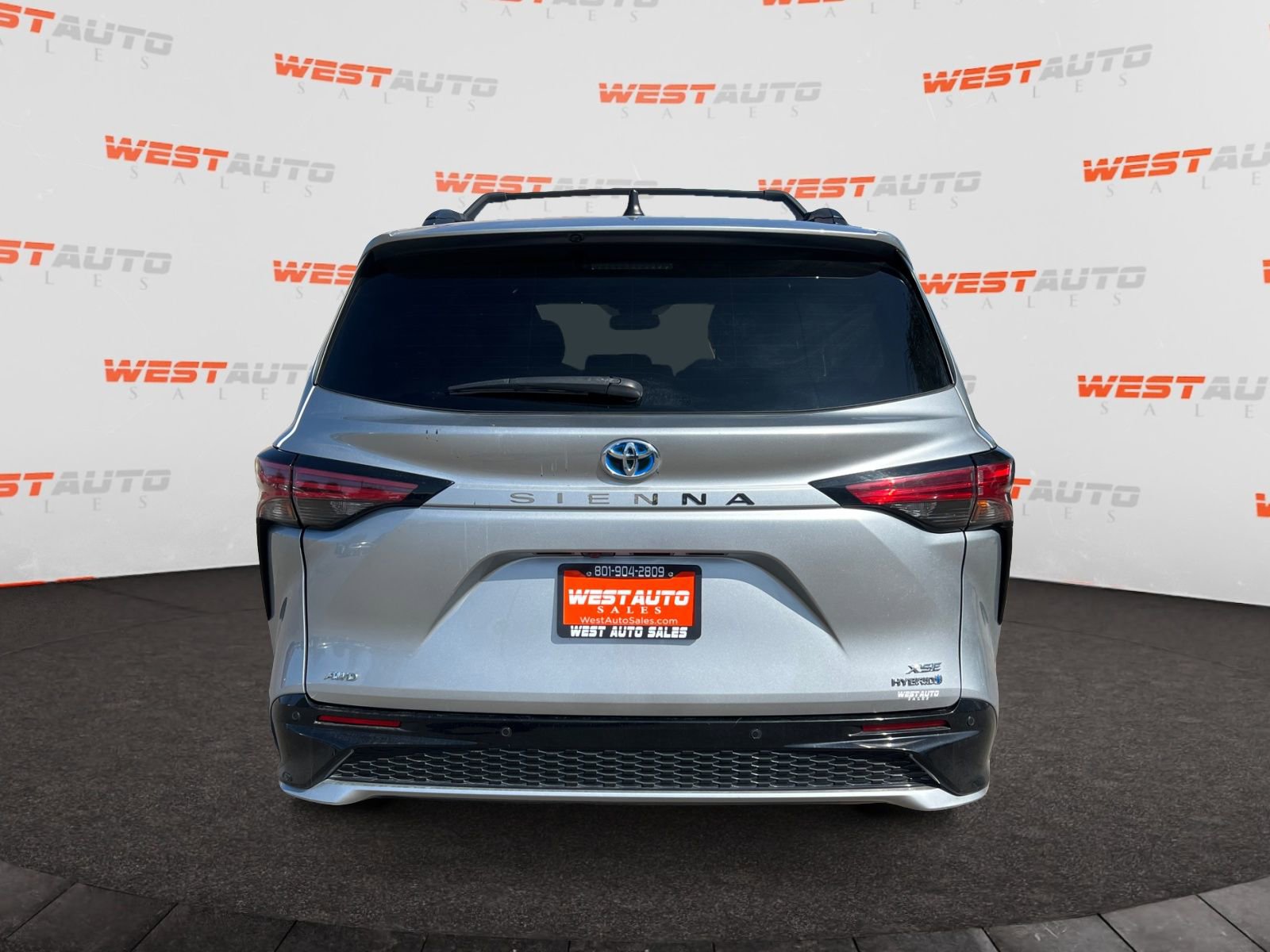Used 2021 Toyota Sienna XSE w/ XSE Plus Package AWD/4WD image 4