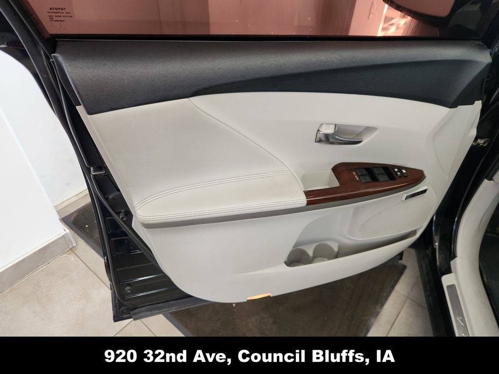 Used 2011 Toyota Venza AWD image 24