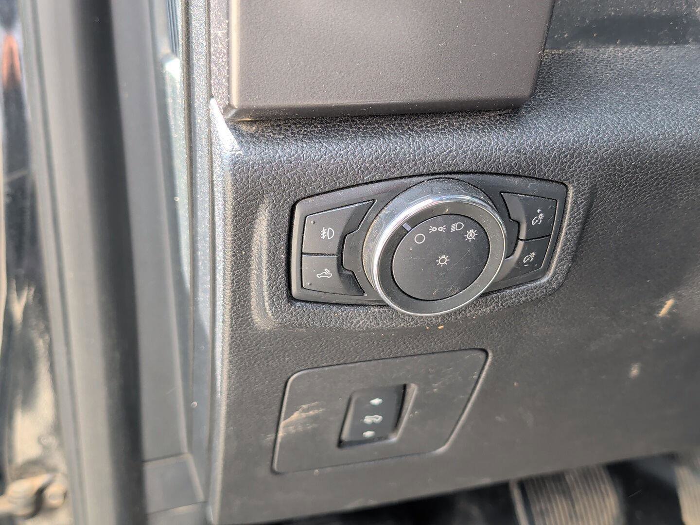 Used 2017 Ford F150 XLT w/ Equipment Group 302A Luxury AWD/4WD image 13