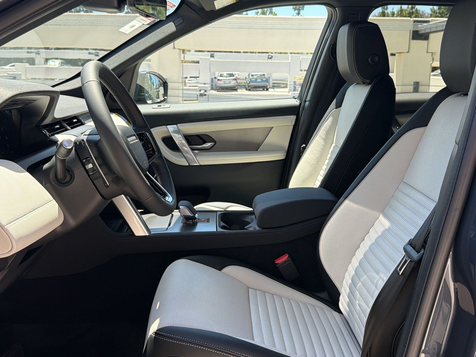New 2026 Land Rover Discovery Sport Landmark AWD/4WD image 5