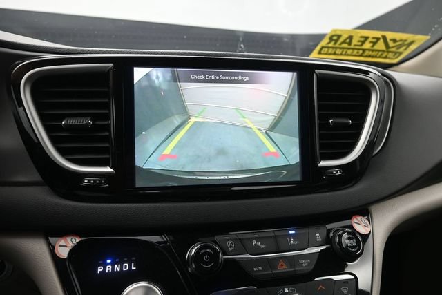 Used 2023 Chrysler Pacifica Touring-L FWD image 24