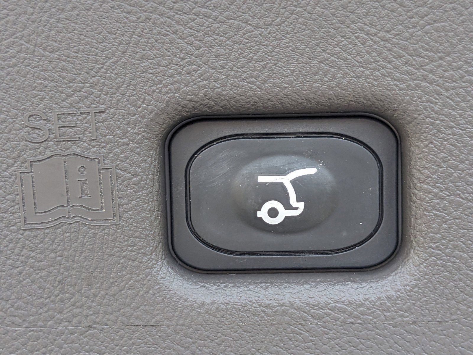 Certified 2023 Lincoln Nautilus Reserve w/ Equipment Group 202A image 14