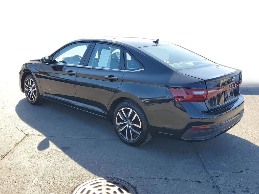 Used 2025 Volkswagen Jetta SE image 4