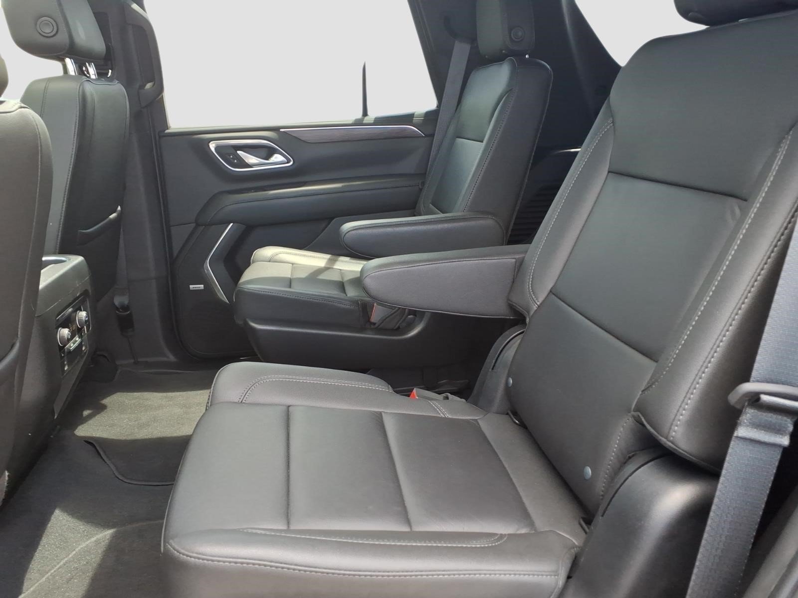 Used 2022 Chevrolet Tahoe LT w/ Luxury Package AWD/4WD image 14