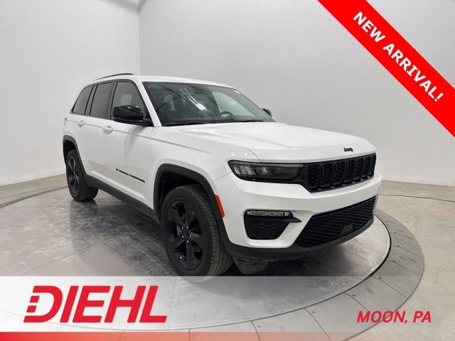 Used 2023 Jeep Grand Cherokee Limited w/ Black Appearance Package image 1